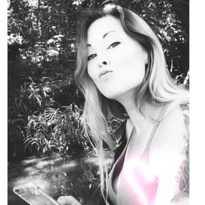 Meet your Posher, April